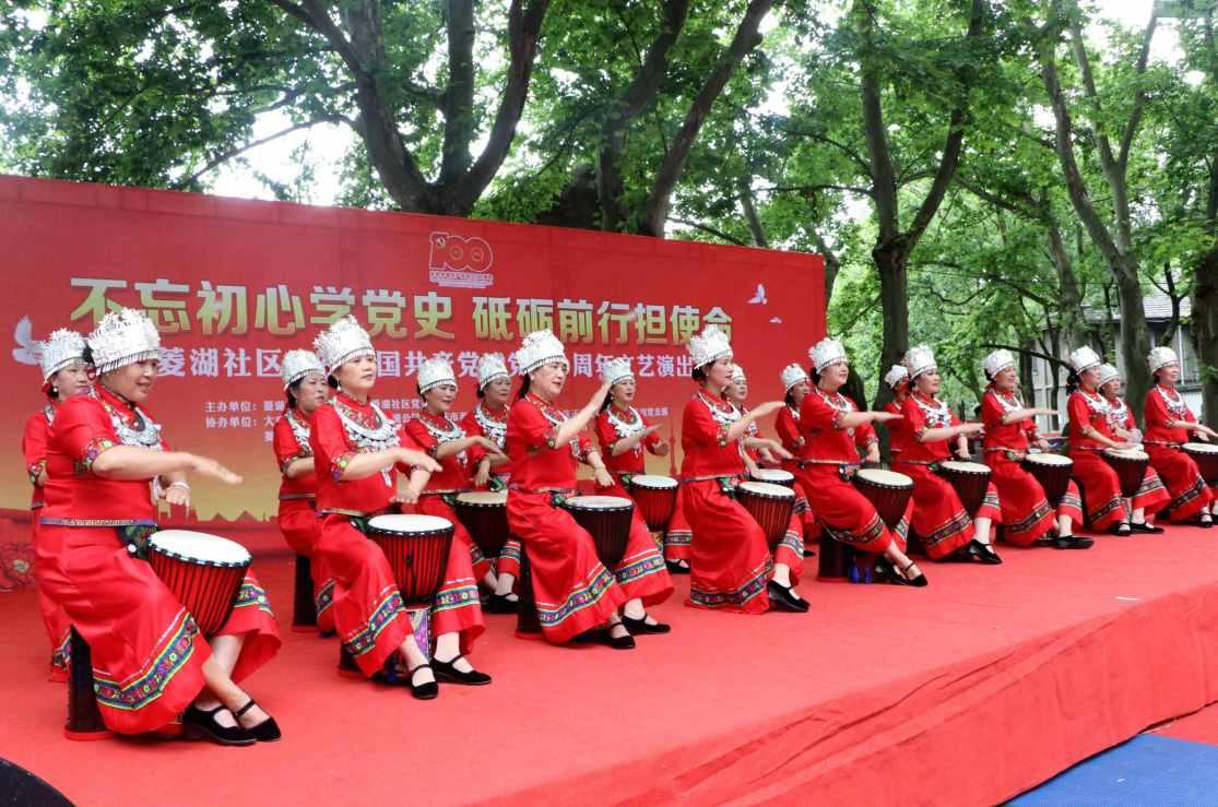 叶罗丽第11季：王默太强了，竟然敢单挑银尘，她终于解除薇化